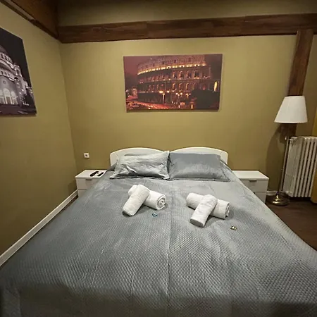 Epicenter Apartment *